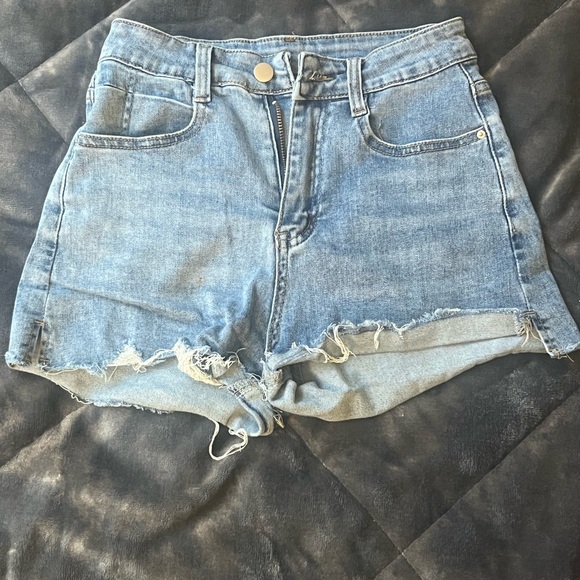 High-waisted blue denim shorts #denimshorts - Picture 2 of 3